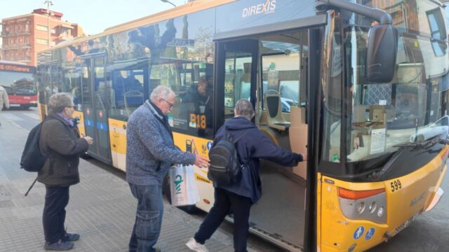 Imatge d'uns veïns pujant a l'actual B18 (Ajuntament de Montcada i Reixac)