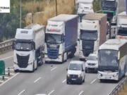 VÍDEO | Matí caòtic a l’AP-7: retencions de 4 km a Santa Perpètua de Mogoda per un encalç entre dos camions