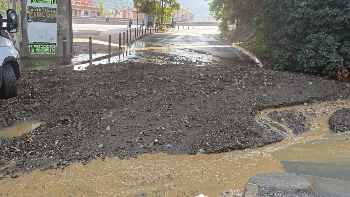 Imatge de la carretera afectada a Montcada i Reixac (Policia Local de Montcada)